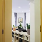Chiado Local Artist W Parking & Ev Апартаменты