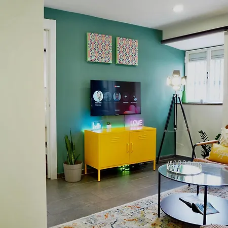 Chiado Local Artist W Parking & Ev Apartman Lisboa