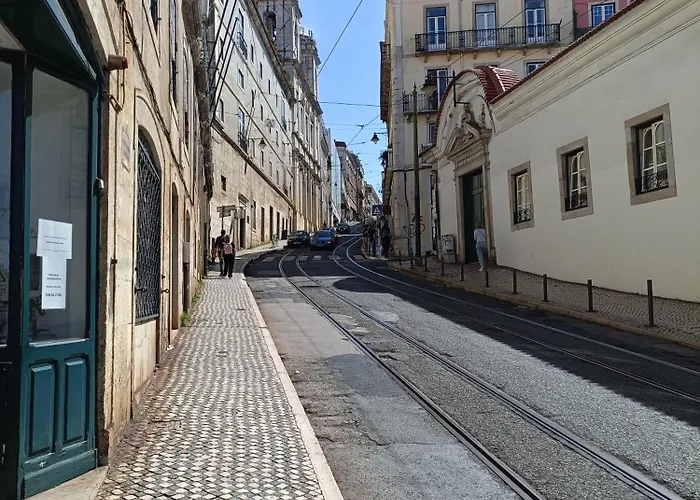 Dobairro At Merces * Lisboa