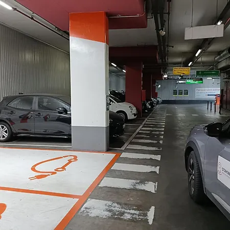 Chiado Local Artist W Parking & Ev Apartment *